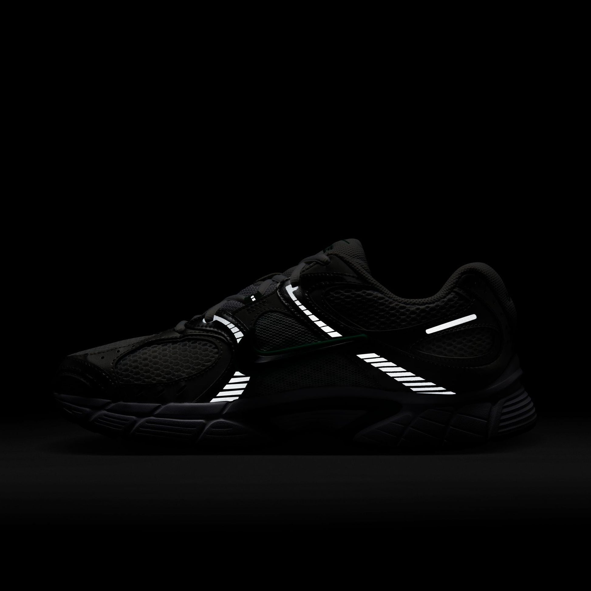 M Nike V5 RNR HJ5228-100 - Velora
