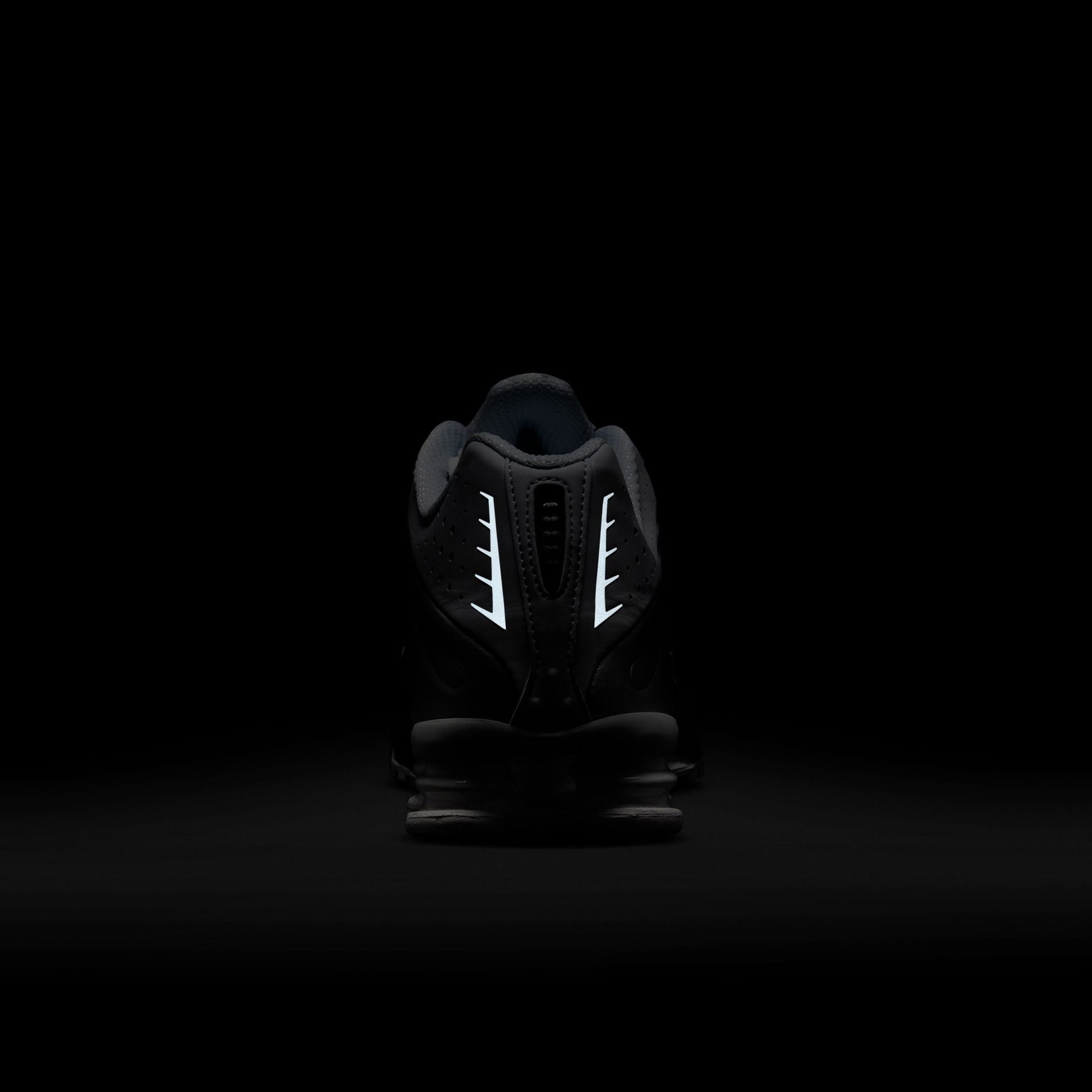 M Nike Shox R4 HQ1988-101 - Velora