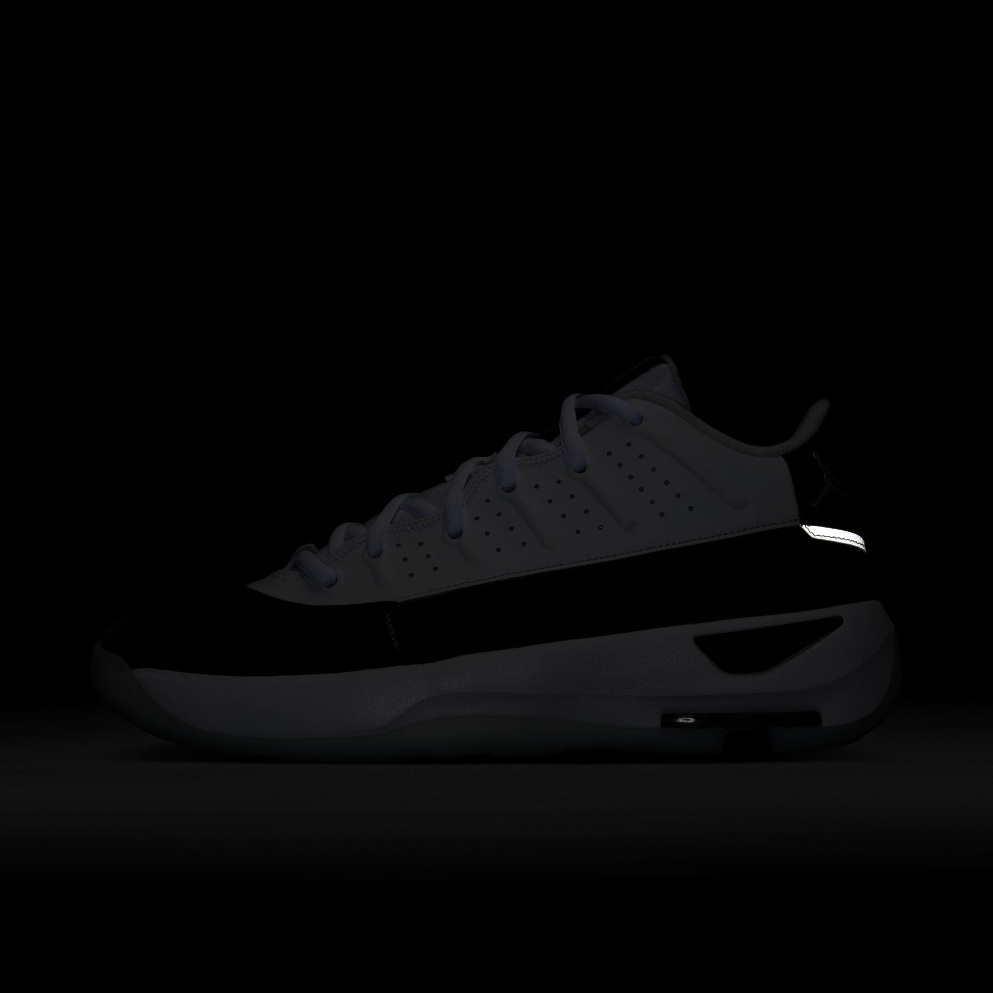 M Jordan Max Aura 7 HQ2091-100 - Velora