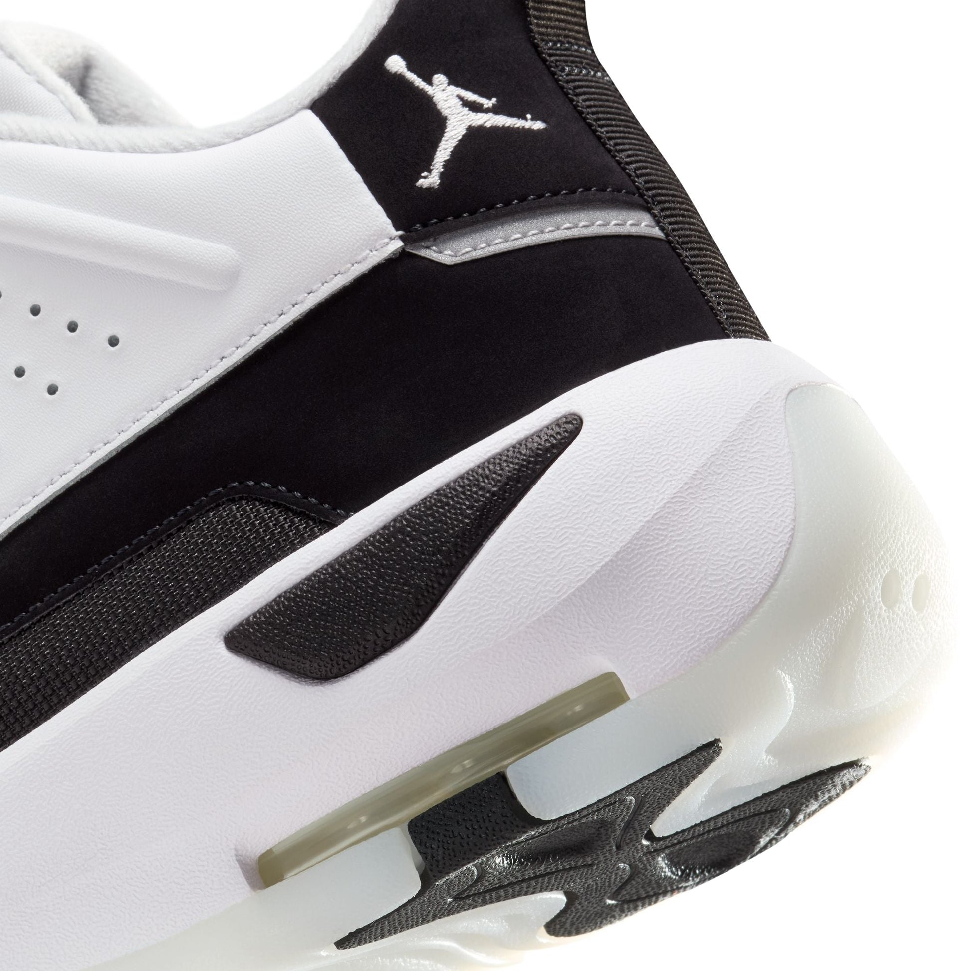 M Jordan Max Aura 7 HQ2091-100 - Velora