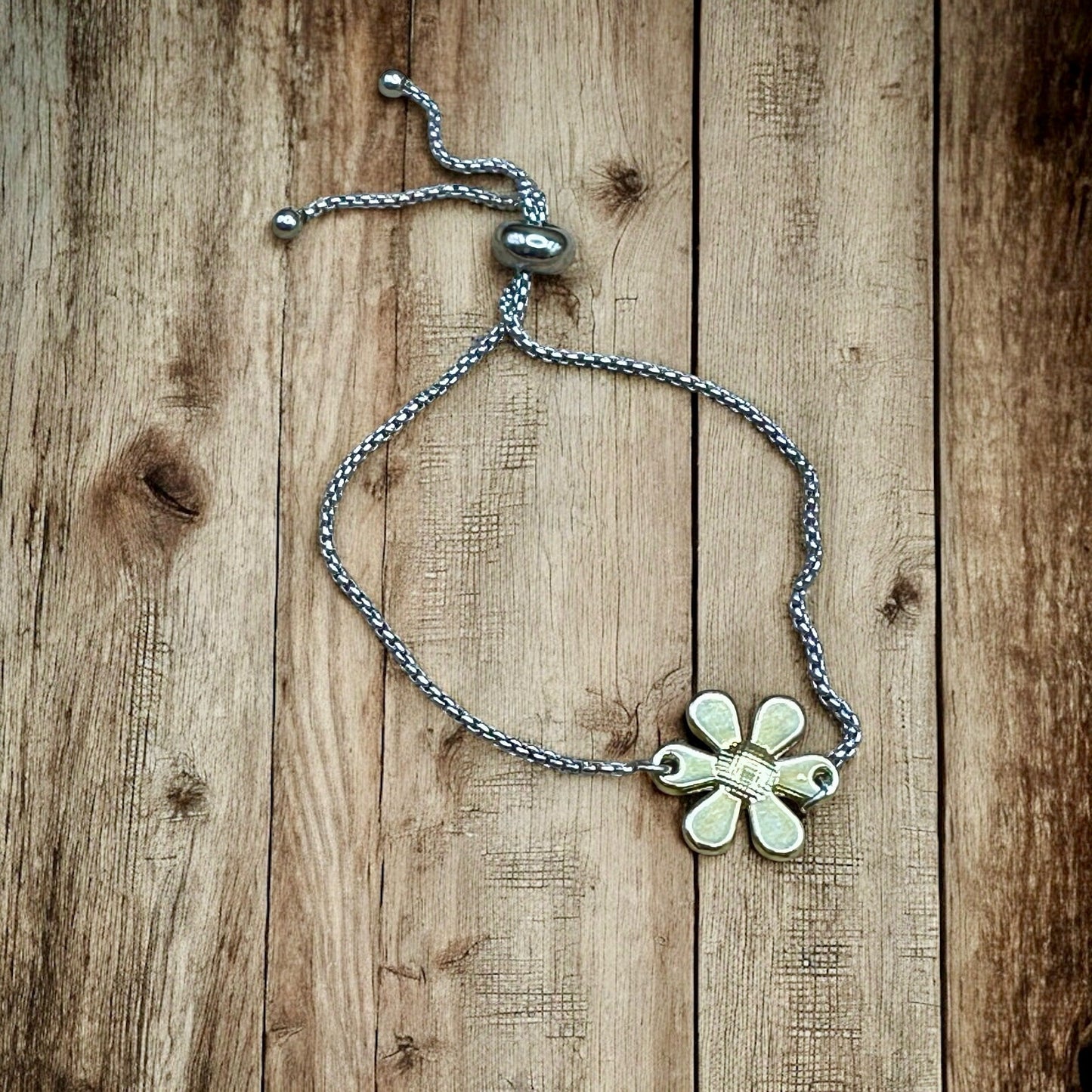 Adjustable Bracelet - Daisy - Velora Luxury Fashion