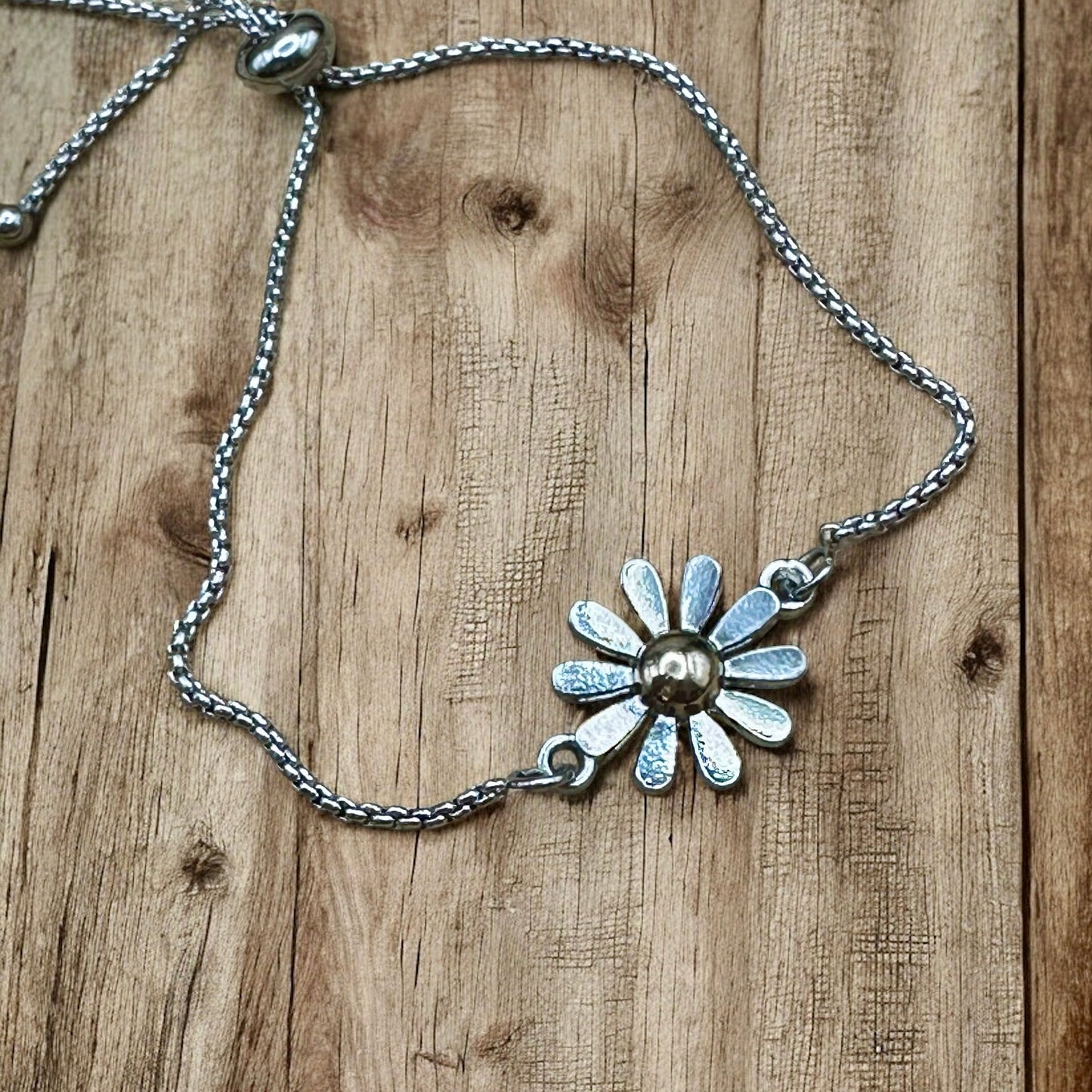 Adjustable Bracelet - Daisy - Velora Luxury Fashion