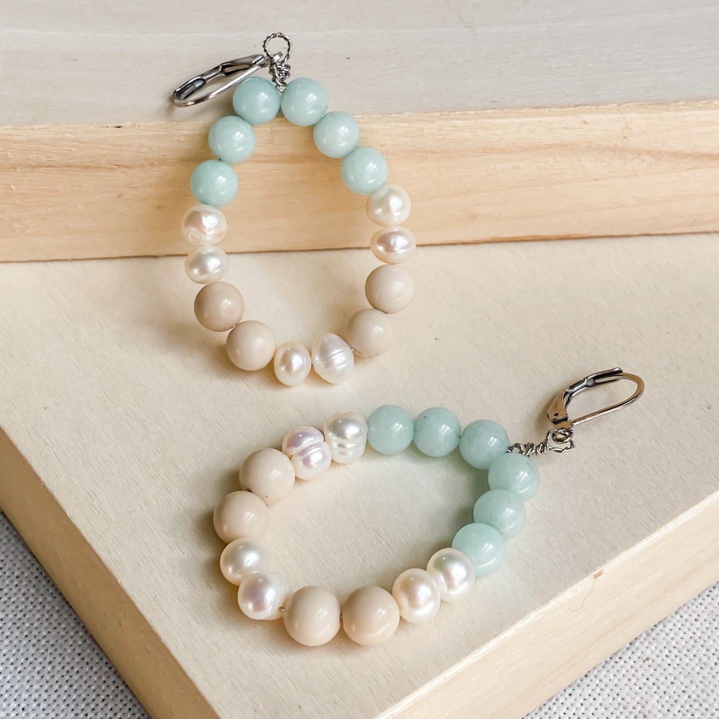 Boucles d’oreilles en amazonite et perles d’eau douce |-CALANQUES - Velora Luxury Fashion
