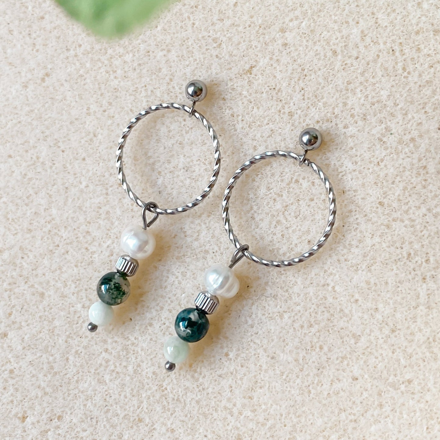 Boucles d’oreilles en pierres naturelles et perles d’eau douce | CHLORIS - Velora Luxury Fashion