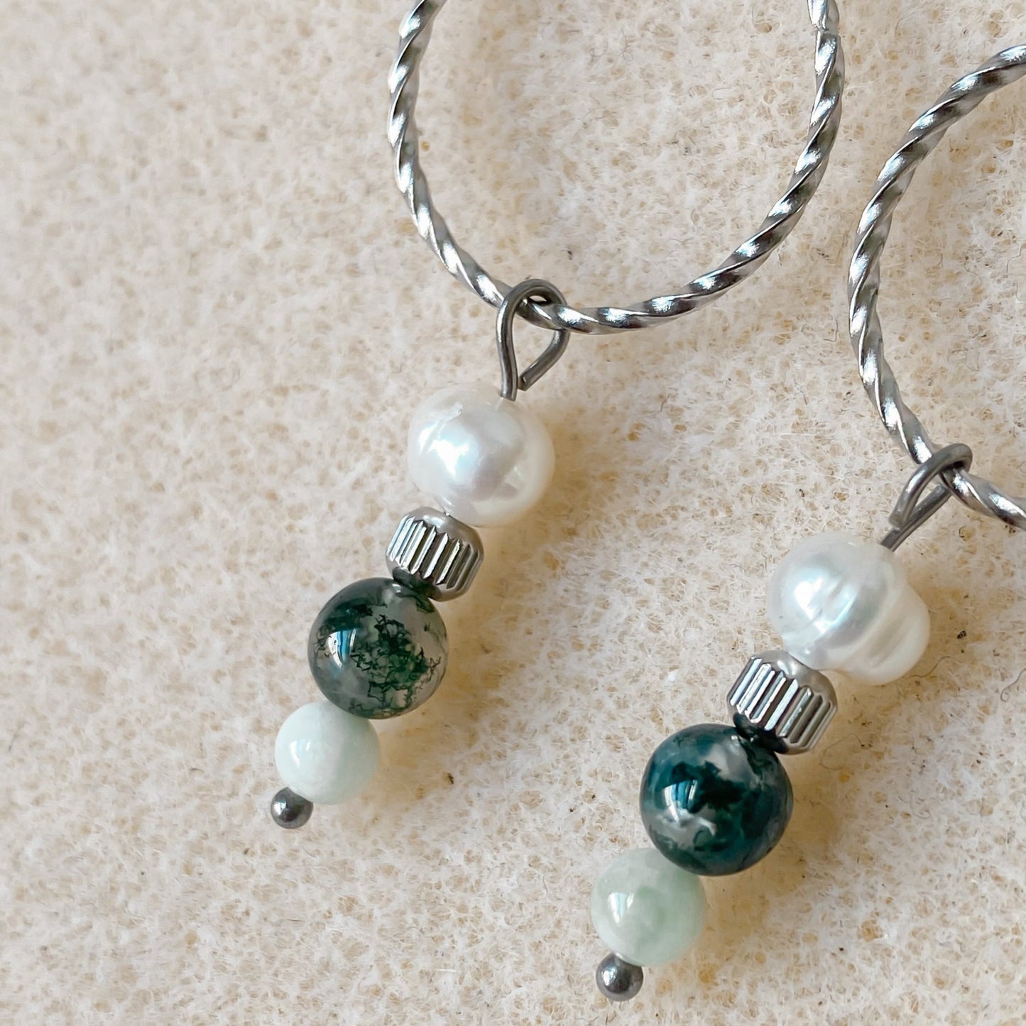 Boucles d’oreilles en pierres naturelles et perles d’eau douce | CHLORIS - Velora Luxury Fashion