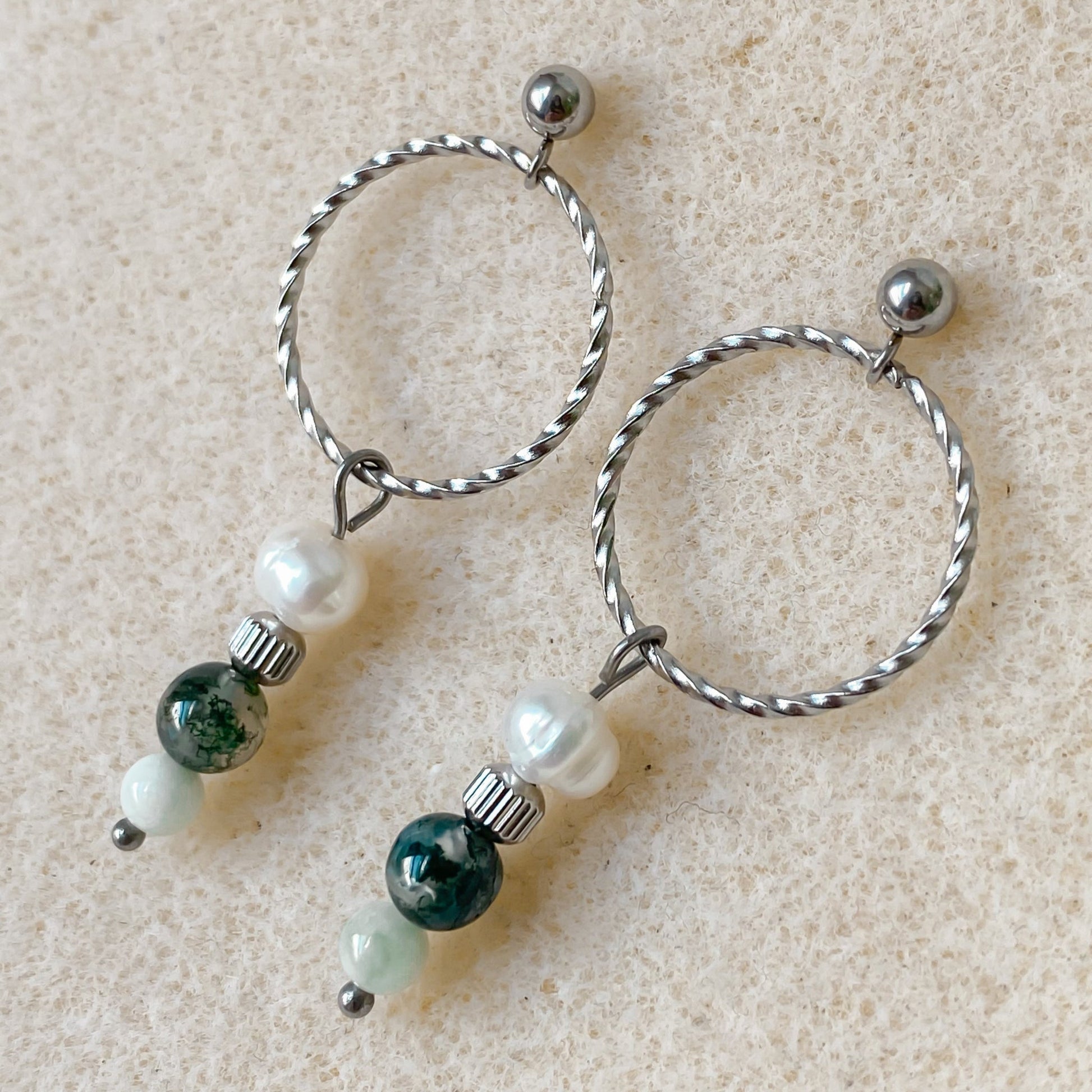 Boucles d’oreilles en pierres naturelles et perles d’eau douce | CHLORIS - Velora Luxury Fashion