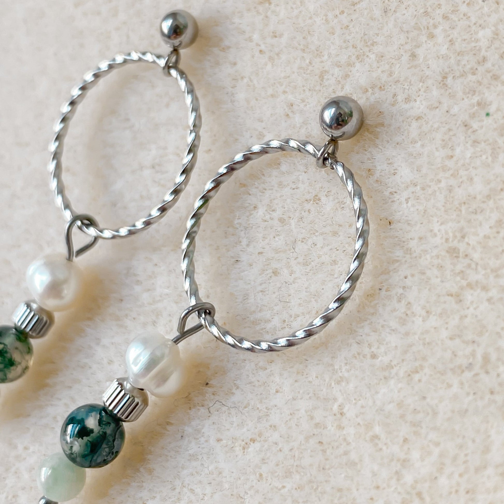 Boucles d’oreilles en pierres naturelles et perles d’eau douce | CHLORIS - Velora Luxury Fashion