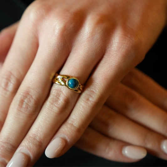 CHESA: Twisted Stacked Ring with Natural Stone Centre Piece. - Velora Luxury Fashion