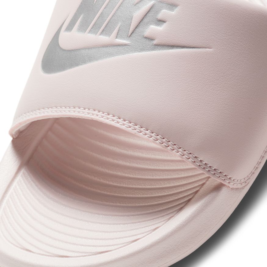 W Nike Victori One CN9677-600 - Velora
