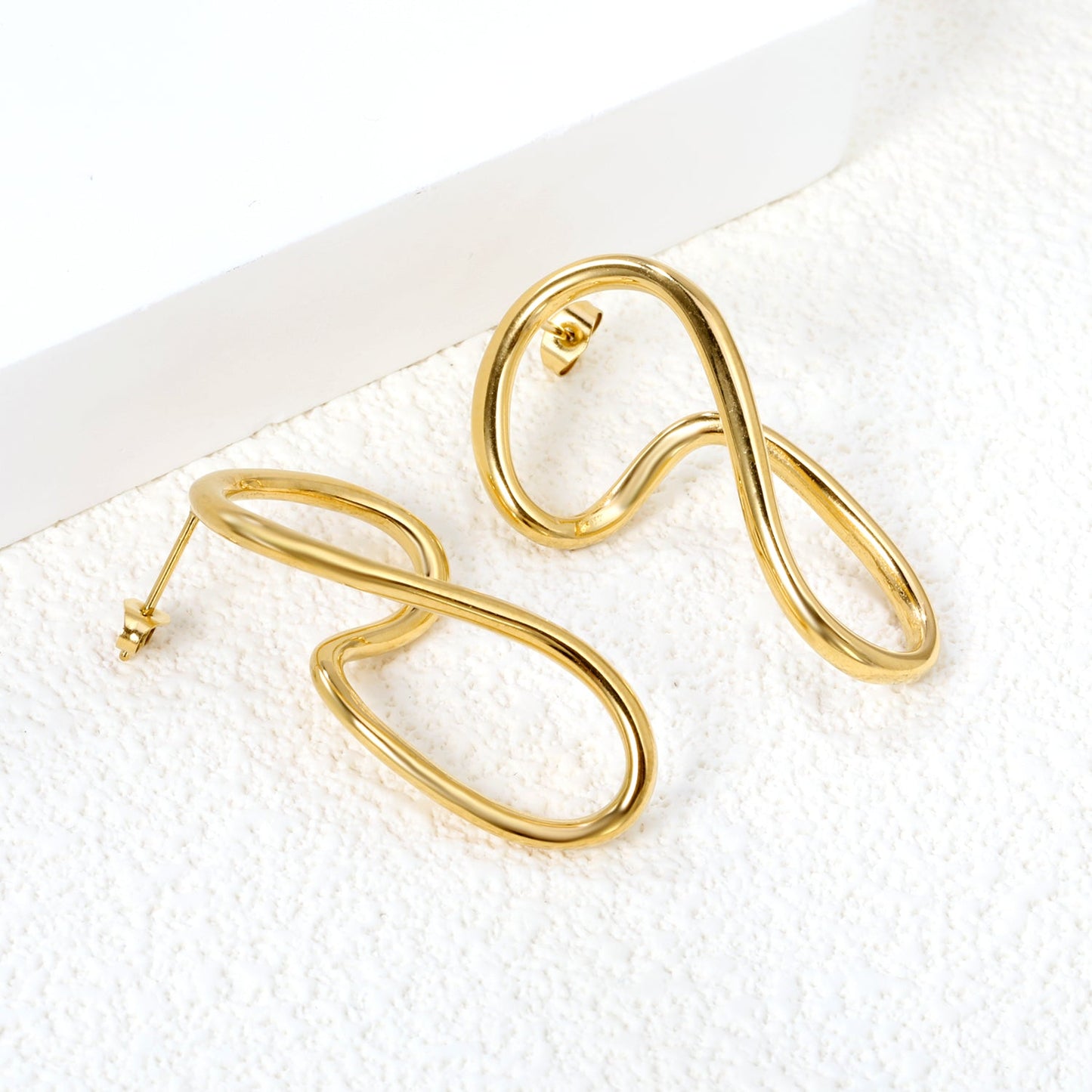Chic Curved Hoop Earrings - Velora Luxury Fashion