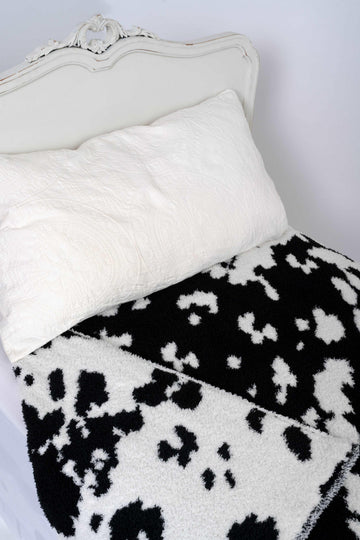 Black & White Cow Print Twin Bed Throw Blanket