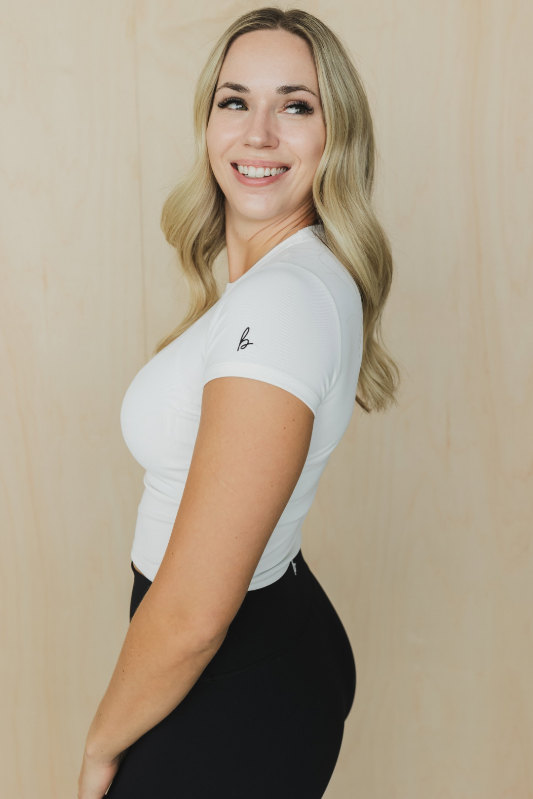 Cropped Tee *Ribbed - Velora Luxury Fashion