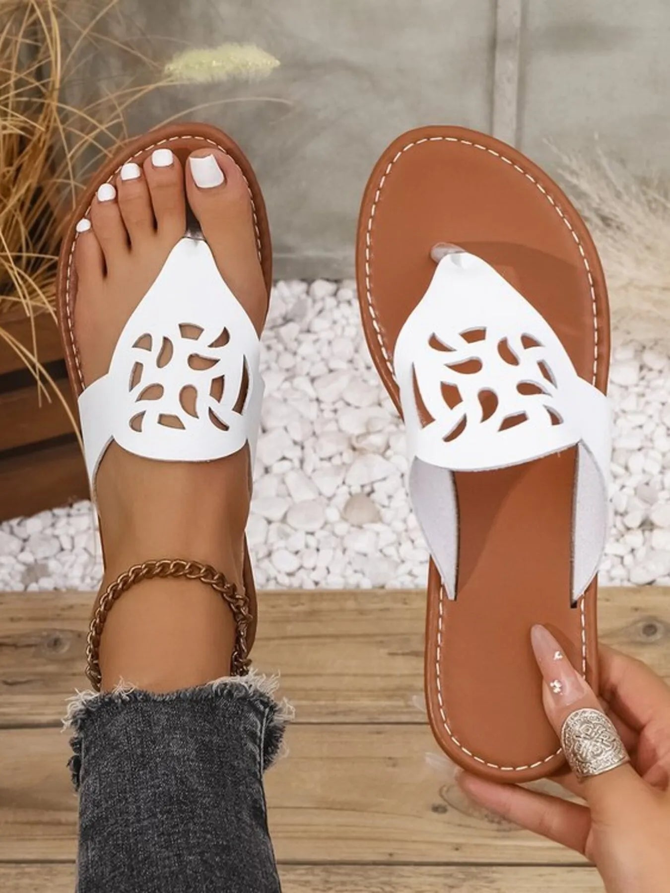 Cutout Toe Post Flats Sandals - Velora Luxury Fashion