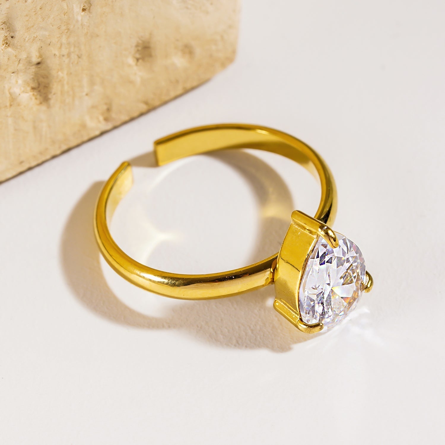 DIMONDA: Classic Gold Ring with Prominent Teardrop Zirconia Centerpiece - Velora Luxury Fashion