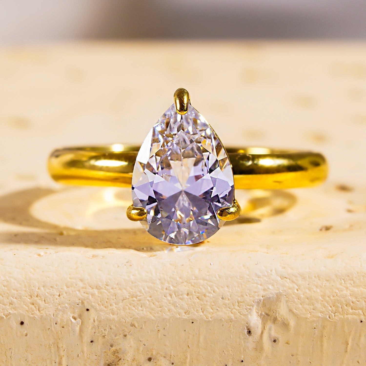 DIMONDA: Classic Gold Ring with Prominent Teardrop Zirconia Centerpiece - Velora Luxury Fashion