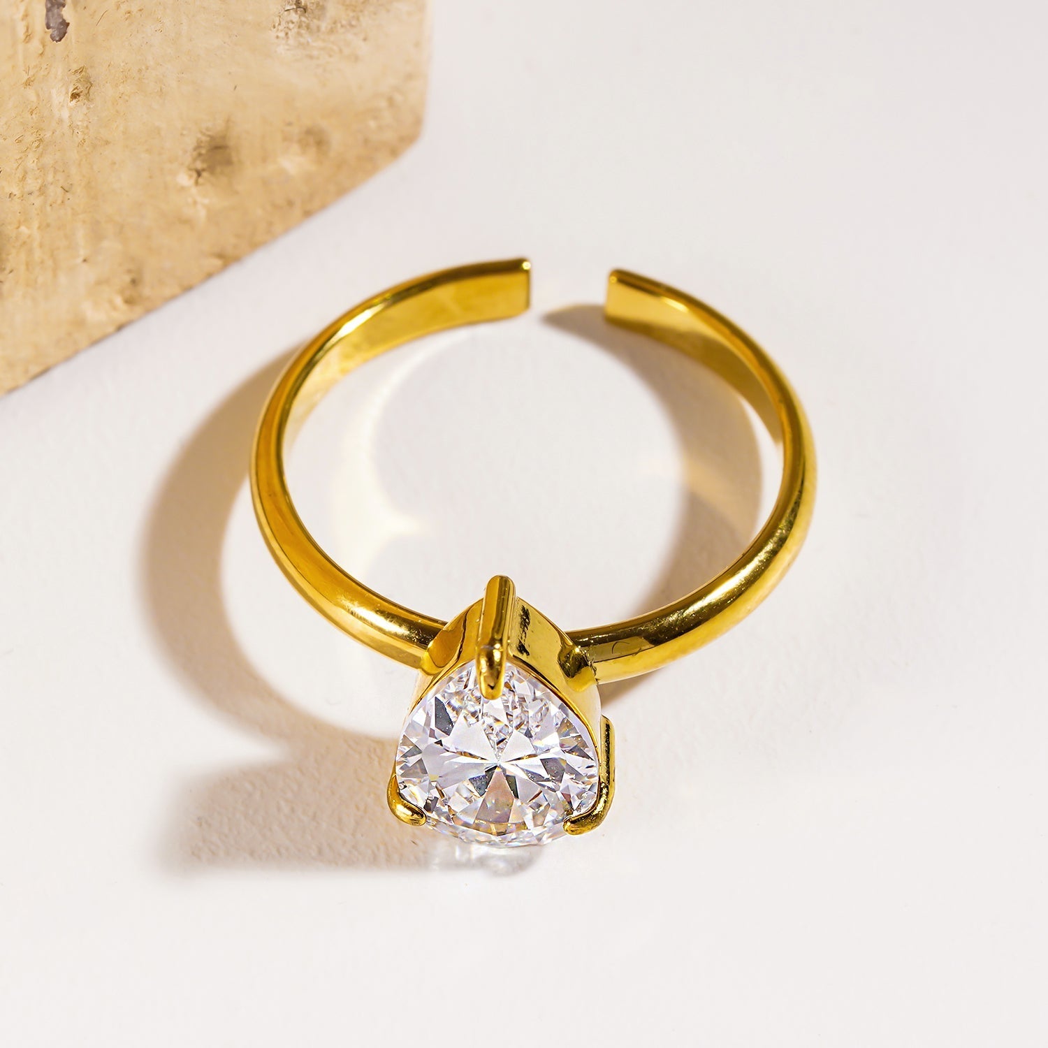 DIMONDA: Classic Gold Ring with Prominent Teardrop Zirconia Centerpiece - Velora Luxury Fashion