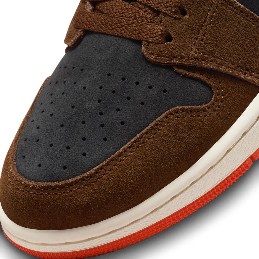 W AIR JORDAN 1 ZM AIR CMFT 2 DV1305-206 - Velora