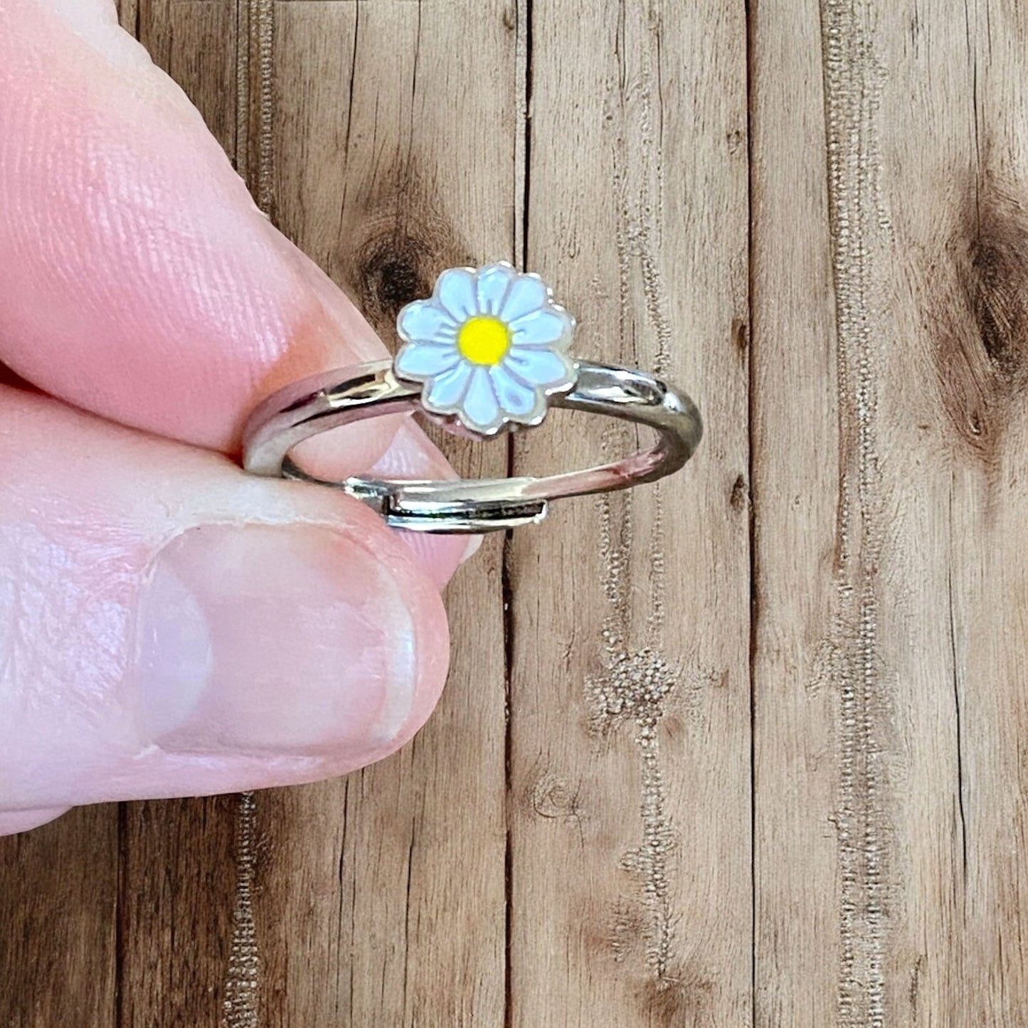 Daisy Fidget Ring – Adjustable Spinner Ring for Anxiety Relief - Velora Luxury Fashion