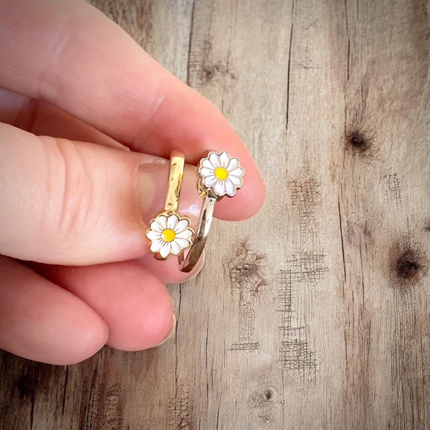 Daisy Fidget Ring – Adjustable Spinner Ring for Anxiety Relief - Velora Luxury Fashion