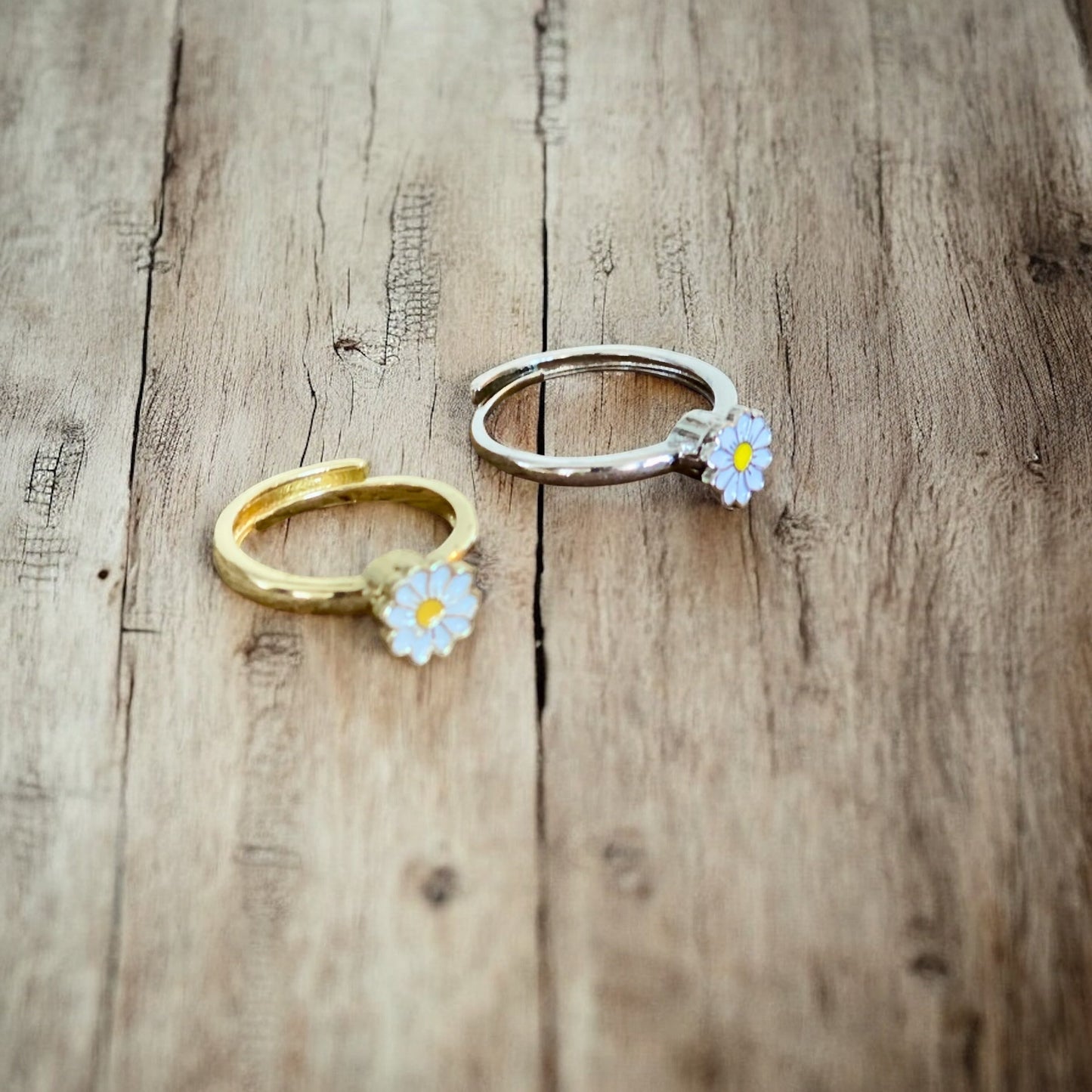 Daisy Fidget Ring – Adjustable Spinner Ring for Anxiety Relief - Velora Luxury Fashion