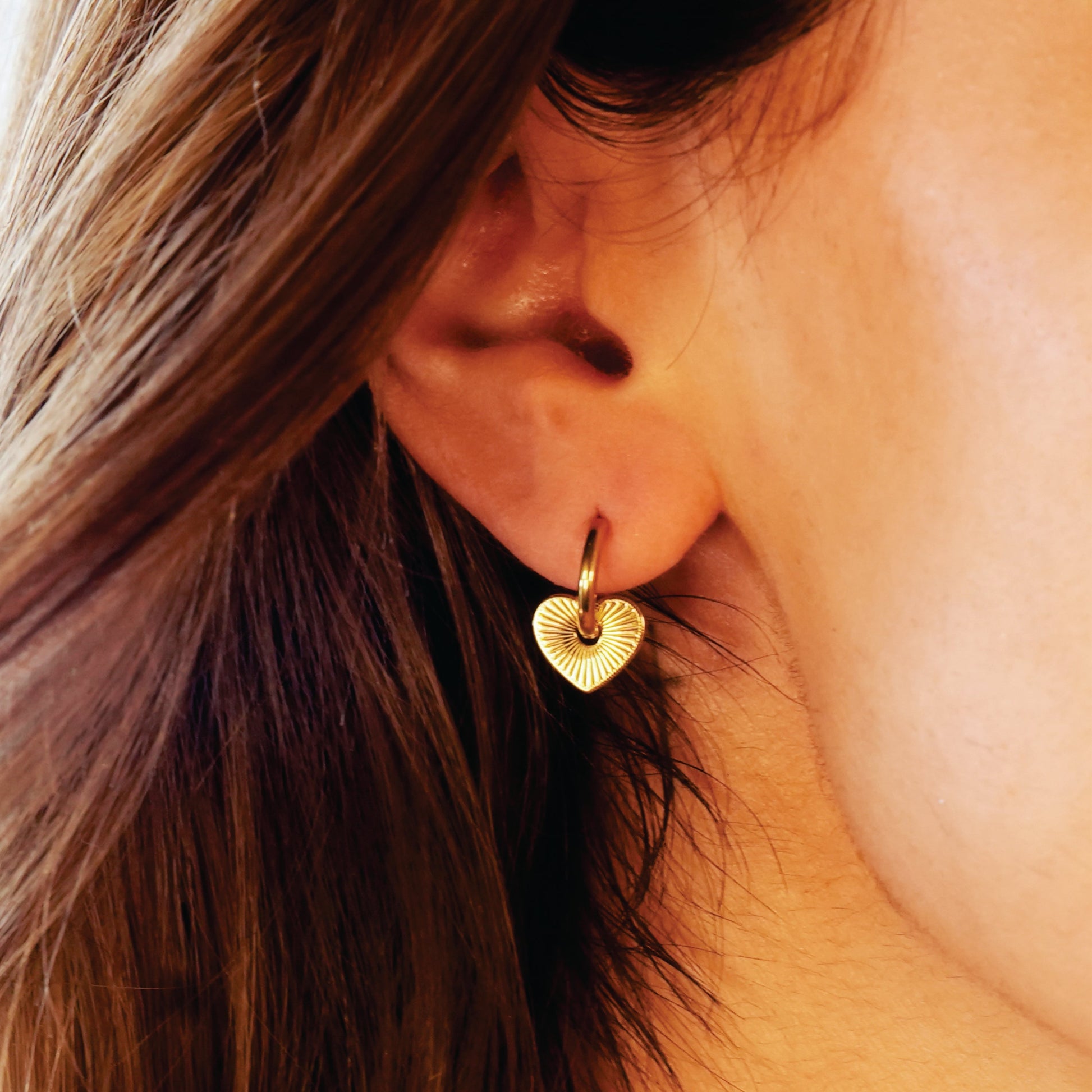 ENDEAR Gold: Romantic Heart Charm Hoop Earrings – A Symbol of Everlasting Love. - Velora Luxury Fashion