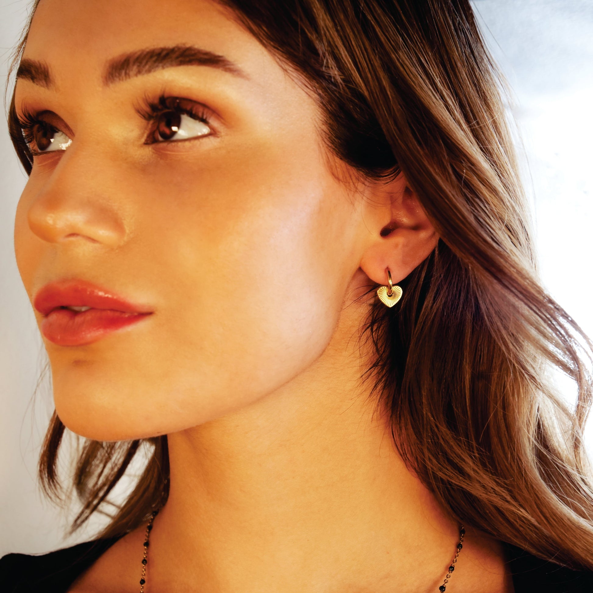 ENDEAR Gold: Romantic Heart Charm Hoop Earrings – A Symbol of Everlasting Love. - Velora Luxury Fashion