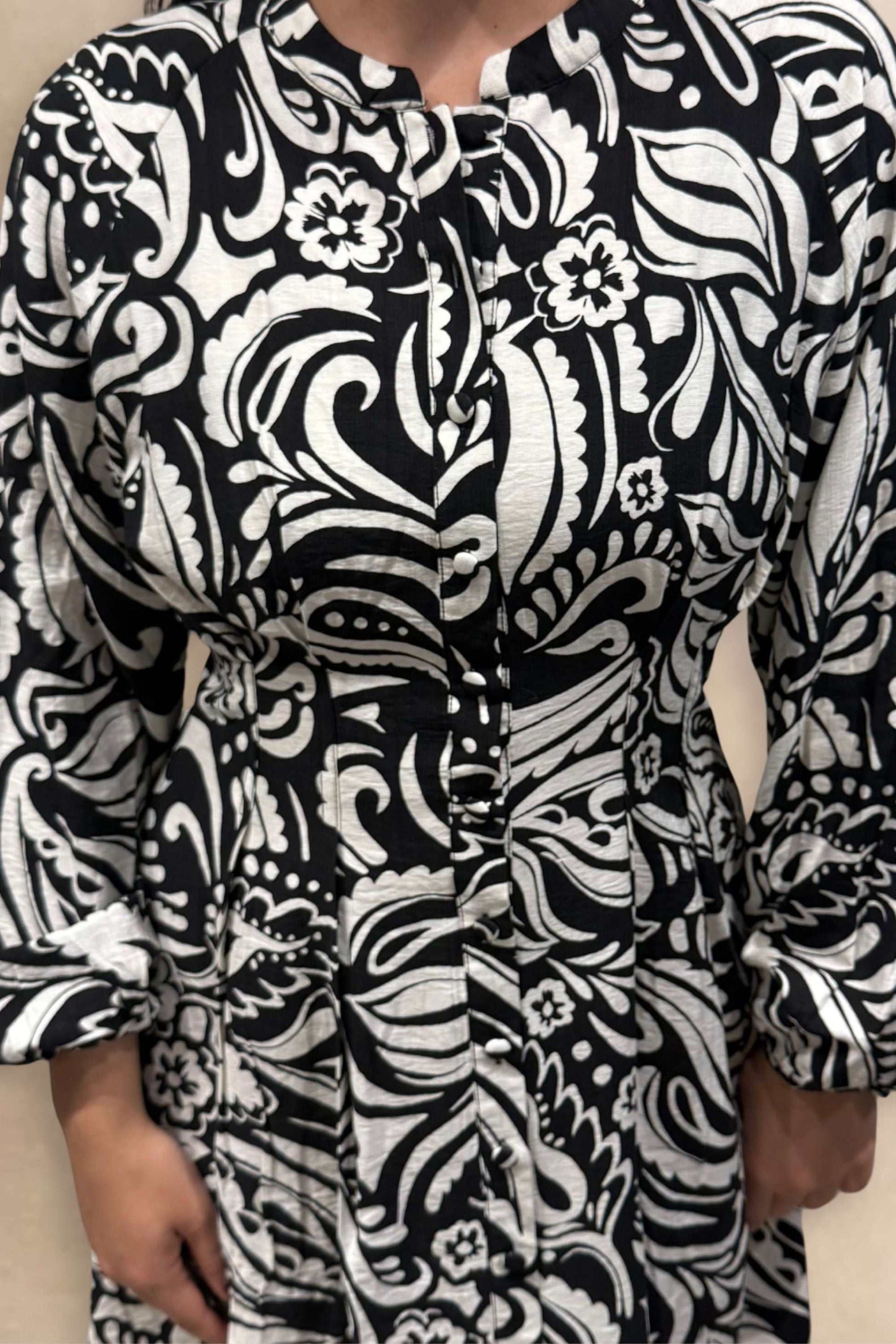 Eleanor Women's Black White Printed Dress Long Sleeves - Velora Luxury Fashion