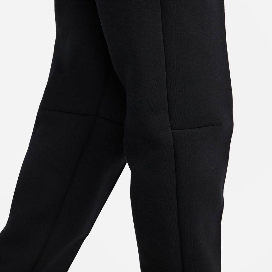W Nike Sportswear Tech Fleece FB8330-010 - Velora