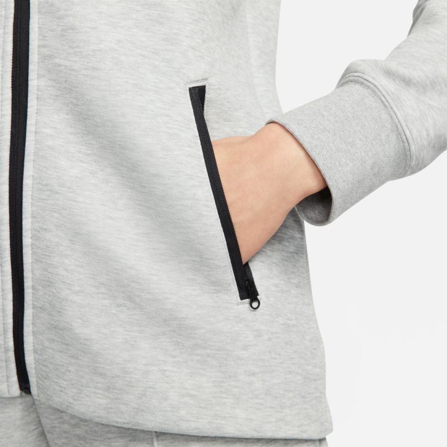W Nike Sportswear Tech Fleece Windrunner FB8338-063 - Velora