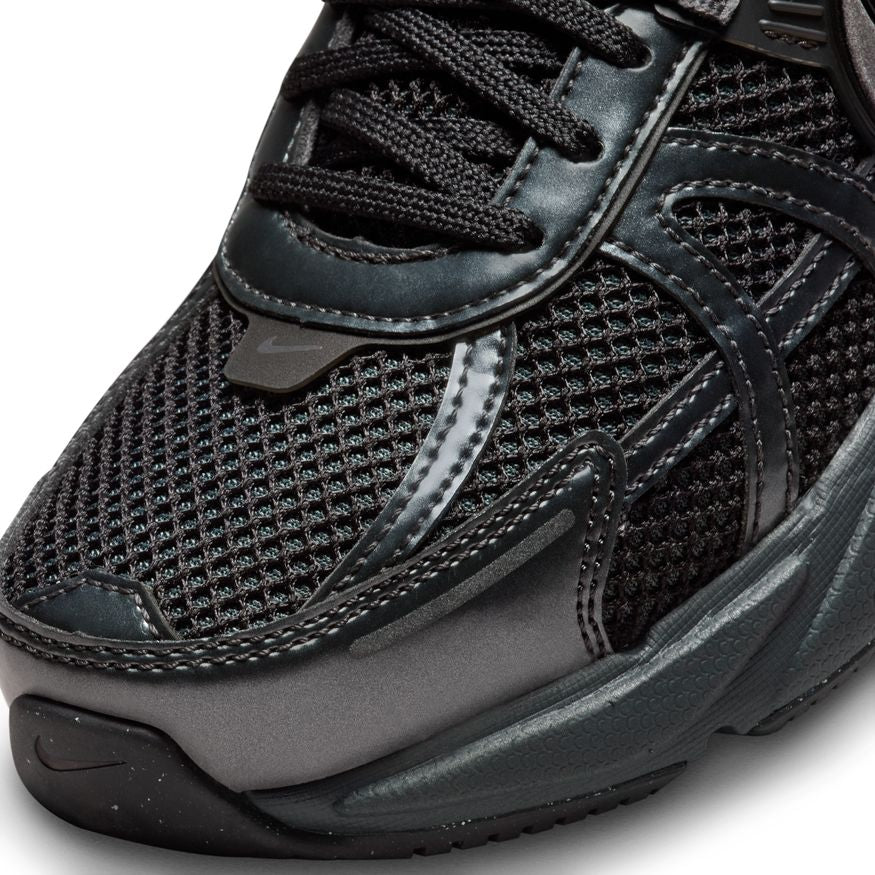 W NIKE V2K RUN FD0736-001 - Velora