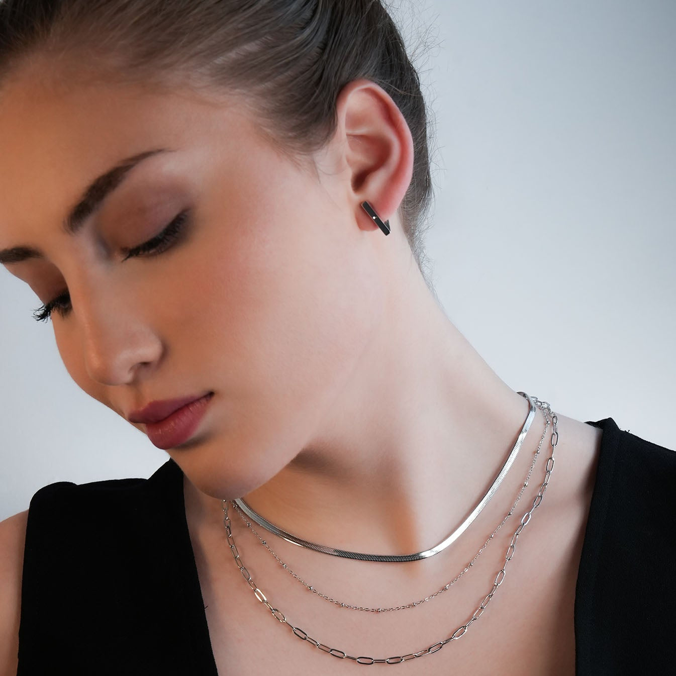 GEILNAR:  Triple Layer Mixed-Chain Necklace in Silver - Velora Luxury Fashion