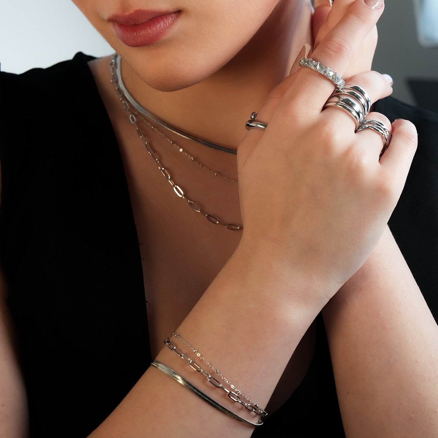 GEILNAR:  Triple Layer Mixed-Chain Necklace in Silver - Velora Luxury Fashion