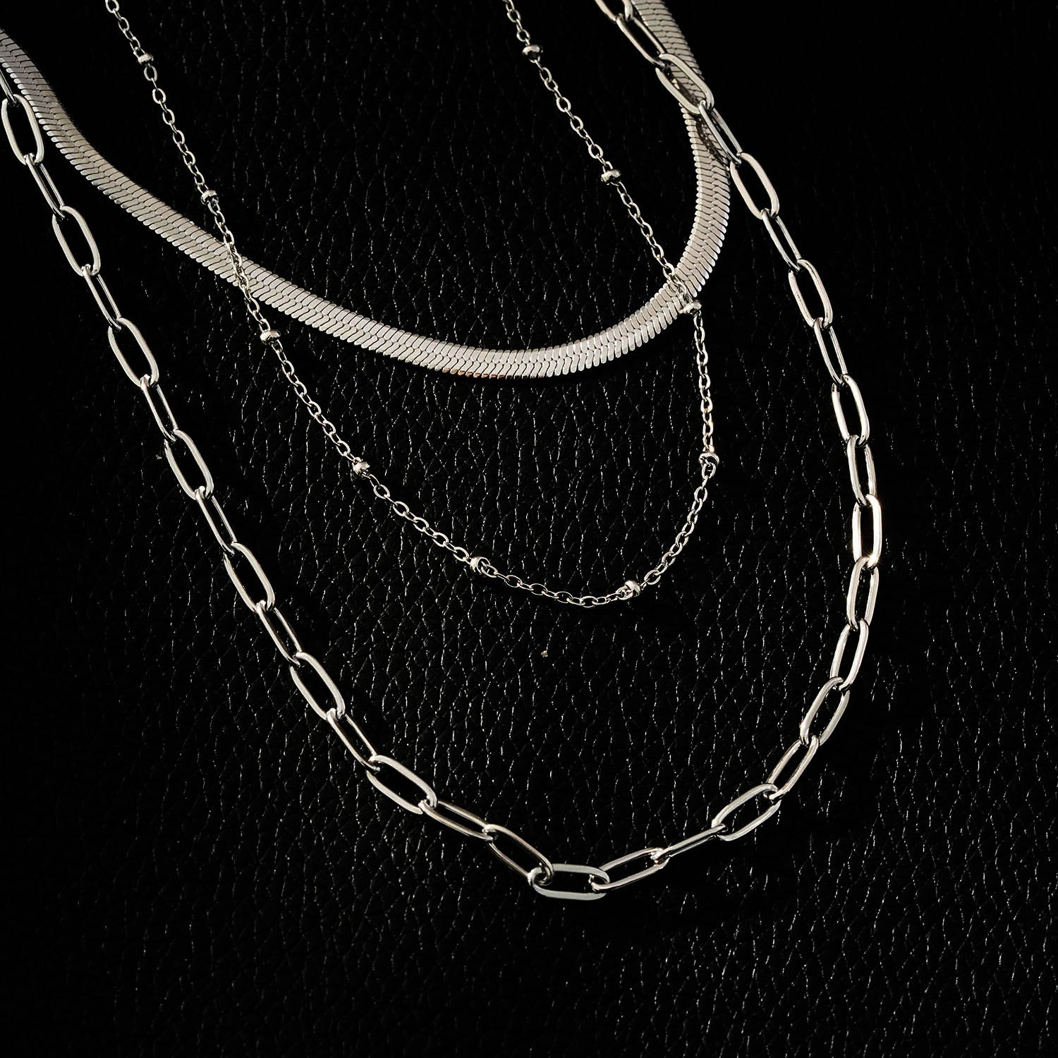GEILNAR:  Triple Layer Mixed-Chain Necklace in Silver - Velora Luxury Fashion