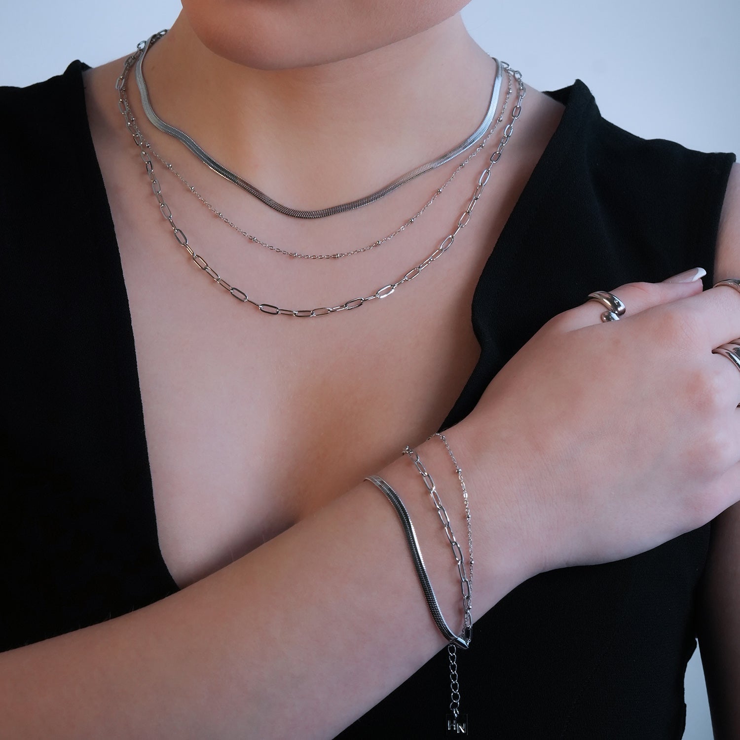 GEILNAR:  Triple Layer Mixed-Chain Necklace in Silver - Velora Luxury Fashion
