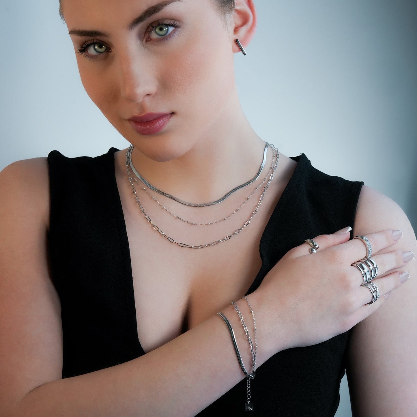 GEILNAR:  Triple Layer Mixed-Chain Necklace in Silver - Velora Luxury Fashion