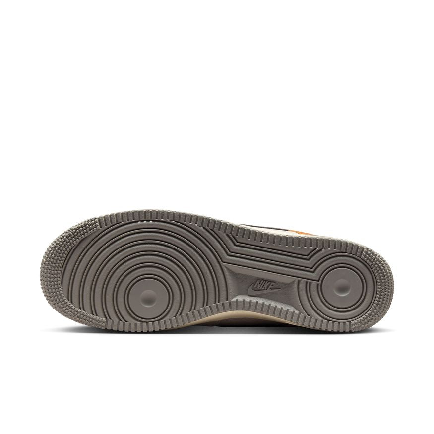 M Nike Air Force 1 '07 LV8 IB7718-030 - Velora