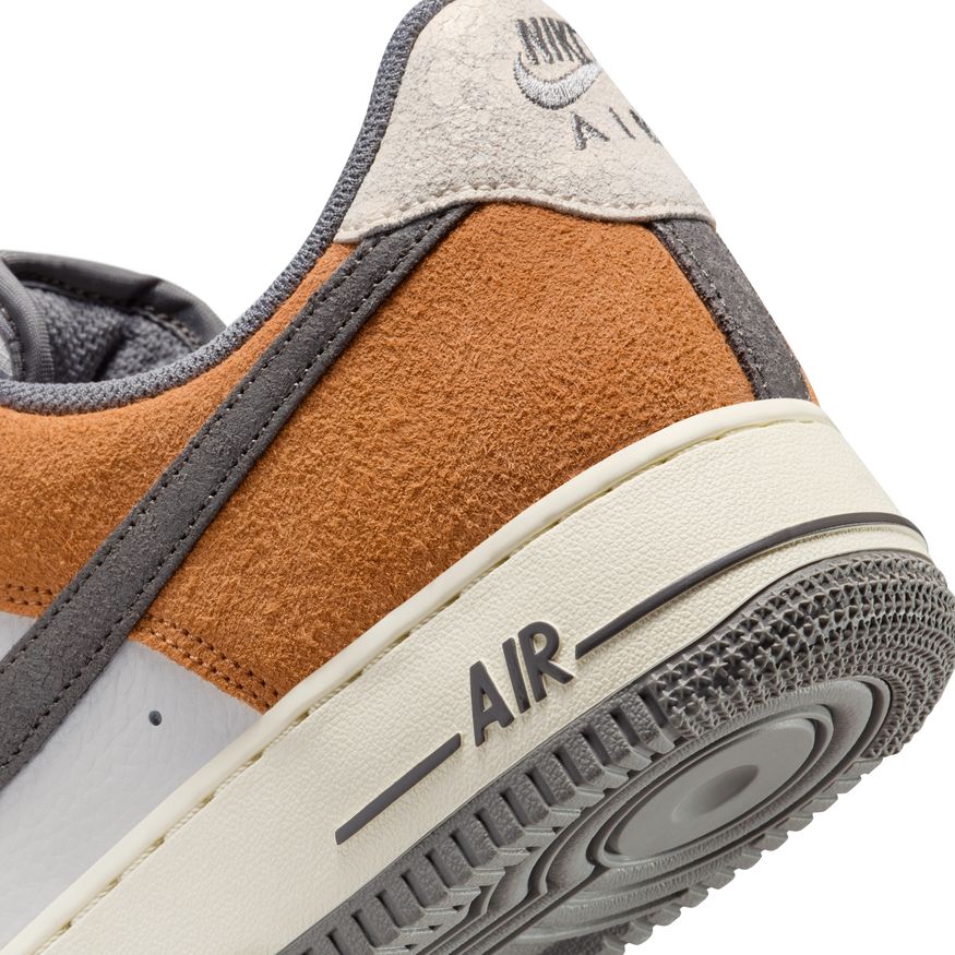 M Nike Air Force 1 '07 LV8 IB7718-030 - Velora