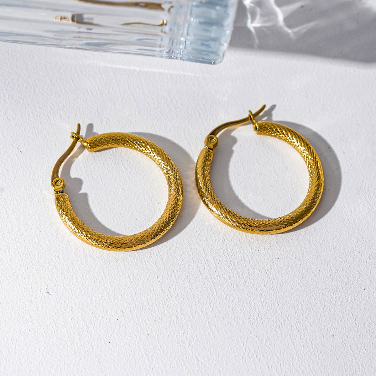 JUNKA Gold: Mid Width Basket Weave Patterned Day-to-Night Hoops - Velora Luxury Fashion