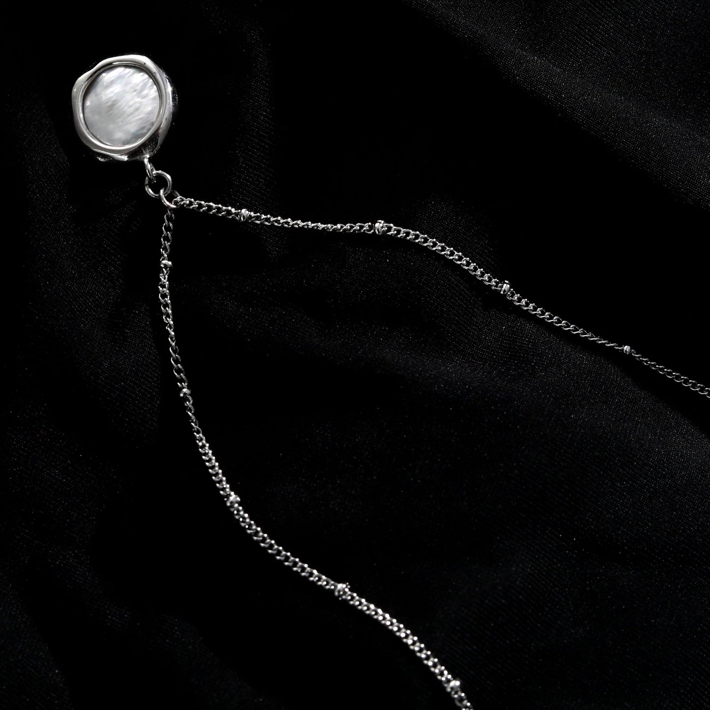 LERATI Beaded Chain with an Encased Fresh Water Pearl Pendant in Silver - Velora Luxury Fashion