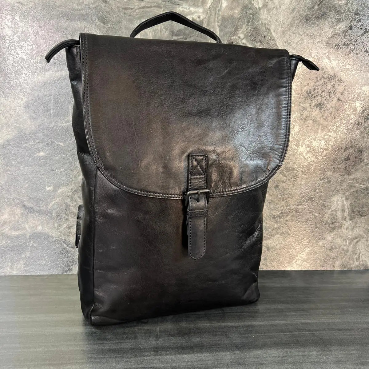 MET Classic Everyday Backpack Boutique of Leathers/Open Road