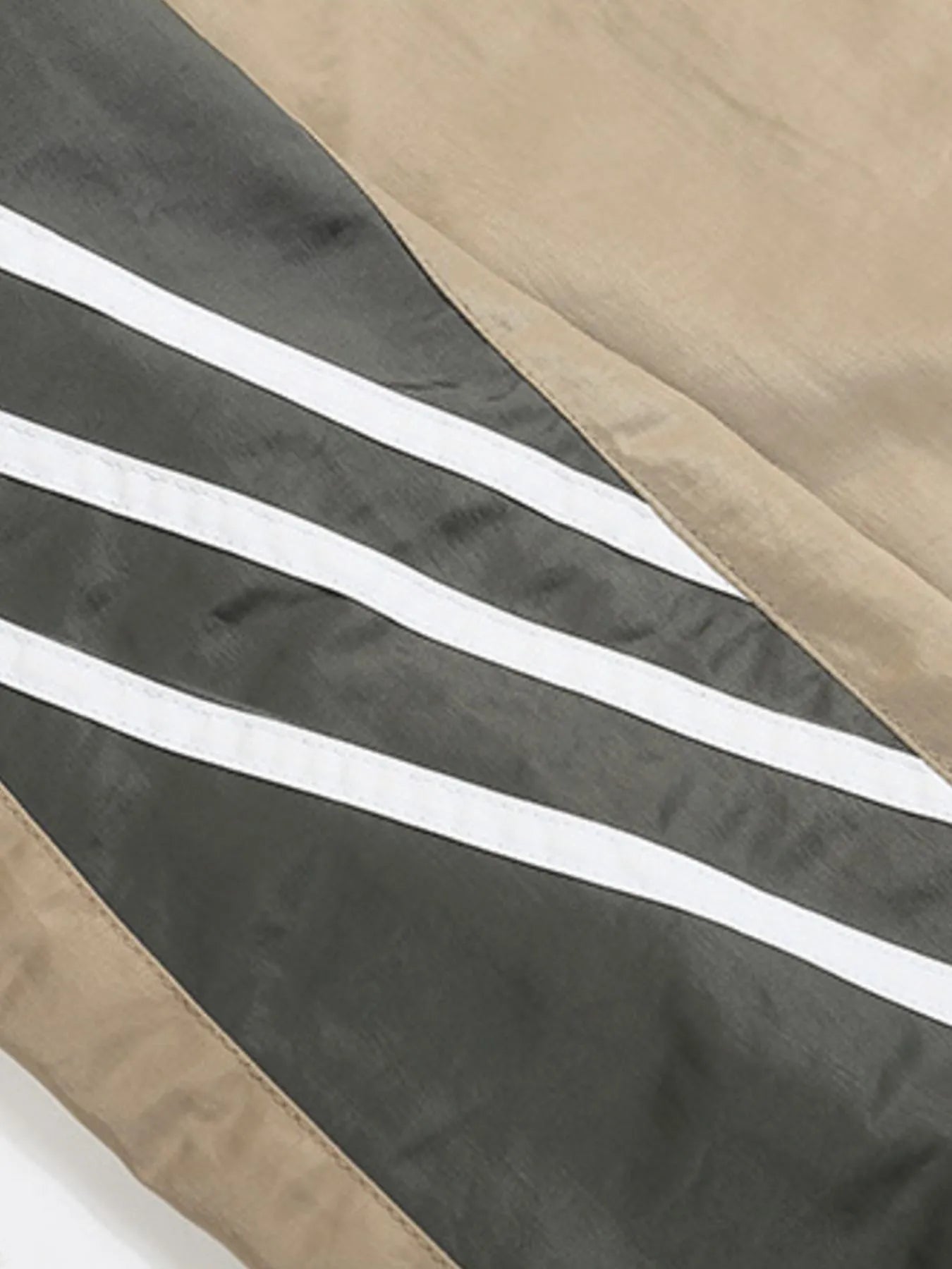 Men's Contrast Pullover Windbreaker with Embroidered Deatil - Velora