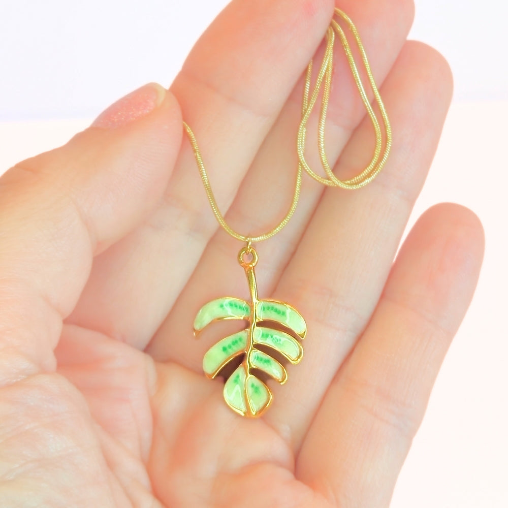 Monstera Leaf Pendant Necklace - Velora Luxury Fashion