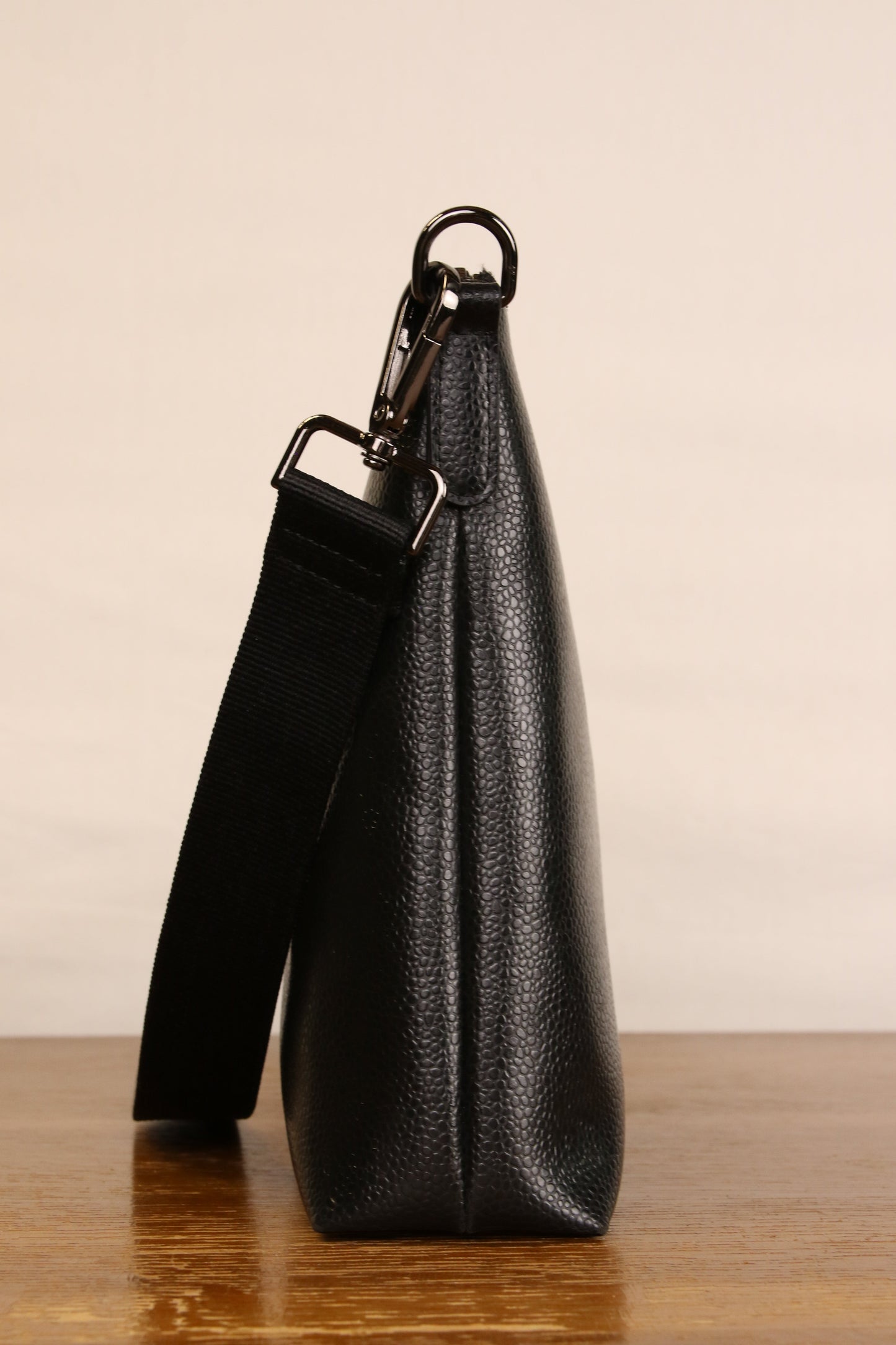 Origyn 04 - Plant-Based Vegan Leather Top Zip Handbag - Made with Plastic-Free MIRUM® - Velora Luxury Fashion