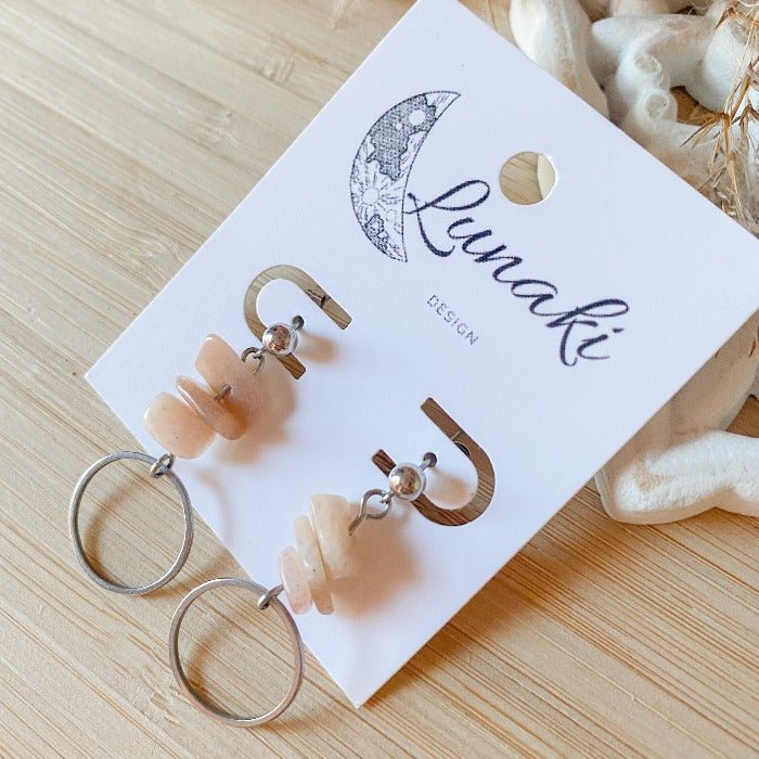 PITAKA | Boucles d'oreilles en pierre de soleil et acier inoxydable - Velora Luxury Fashion