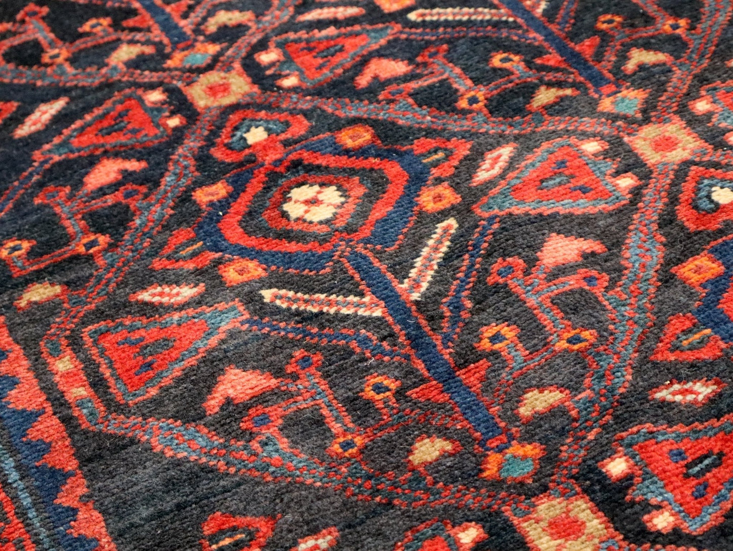 Persian Nahavand Rug | 5' 2" x 10' 8" - Velora Luxury Fashion