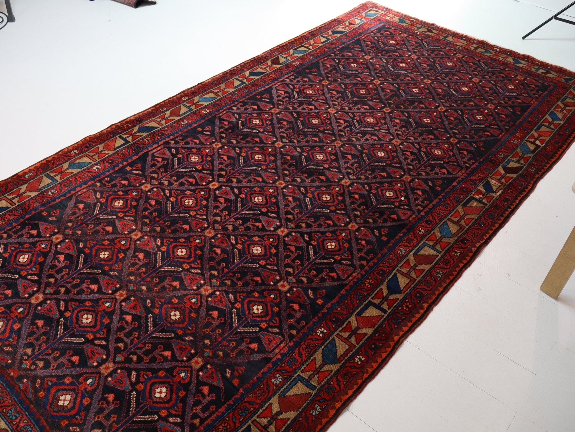 Persian Nahavand Rug | 5' 2" x 10' 8" - Velora Luxury Fashion