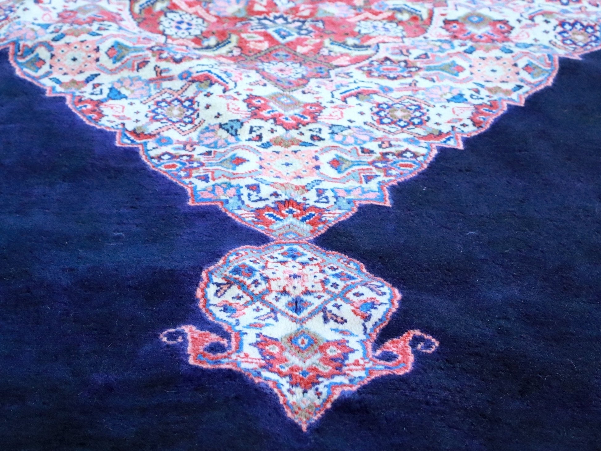 Persian Sarouk Rug | 7' 9" x 11' - Velora Luxury Fashion