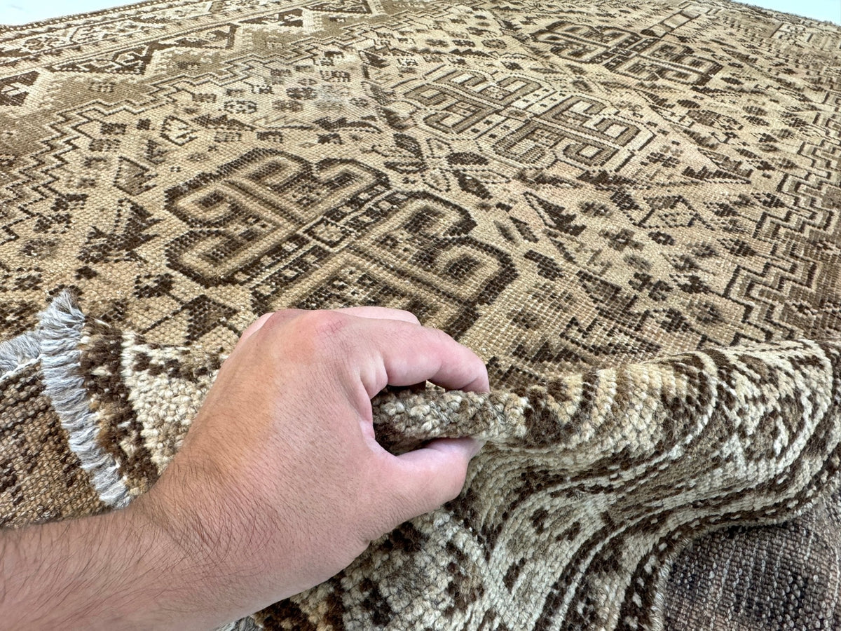 Persian Shiraz Rug | 5' 5” x 7' 11" - Velora Luxury Fashion