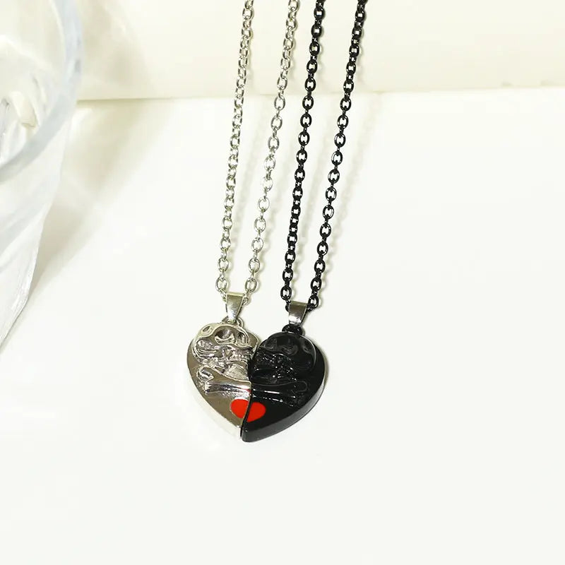 Punk Retro Skull Pendant Halloween Necklace Heart-shaped Magnetic Stitching Love Skull Couple Necklace - Velora