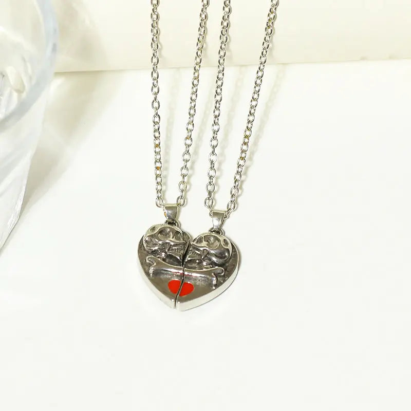 Punk Retro Skull Pendant Halloween Necklace Heart-shaped Magnetic Stitching Love Skull Couple Necklace - Velora